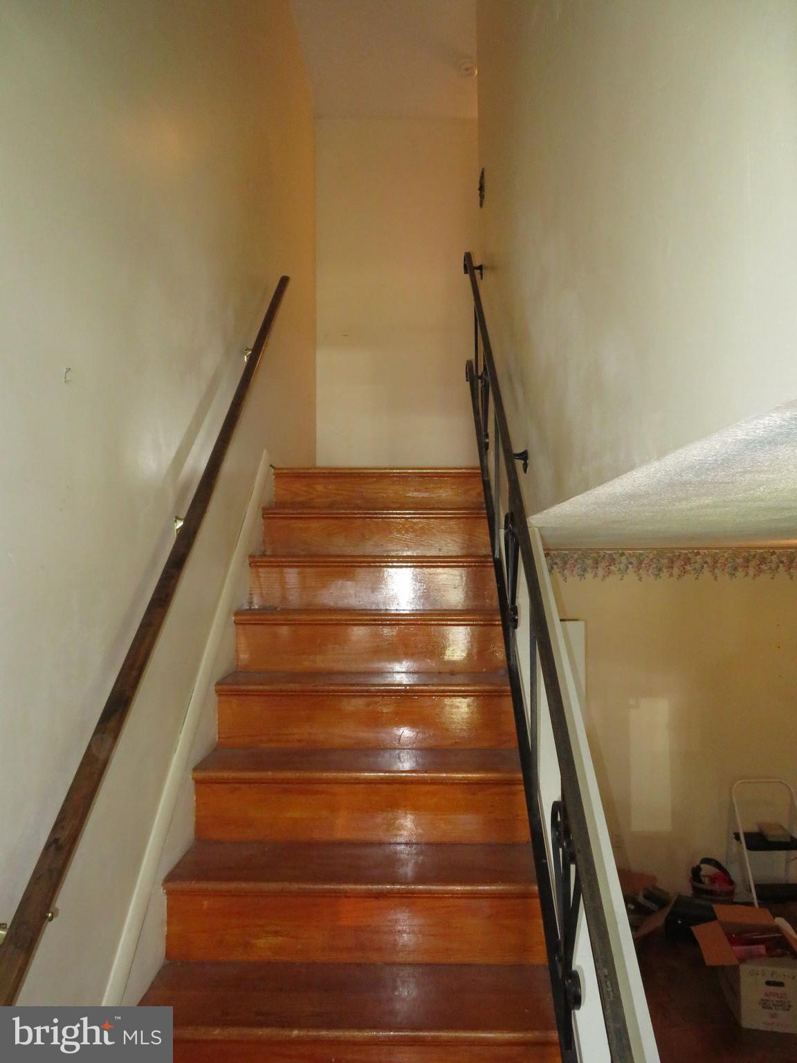 4803 Midline Road Baltimore, MD 21206 - Photo 9 of 14 Nice hardwood!