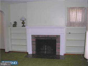 44 Edgewood Road Bordentown, NJ 08505 - Photo 2 of 12 Living Room