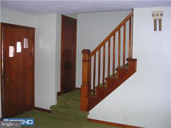 44 Edgewood Road Bordentown, NJ 08505 - Photo 3 of 12 Foyer