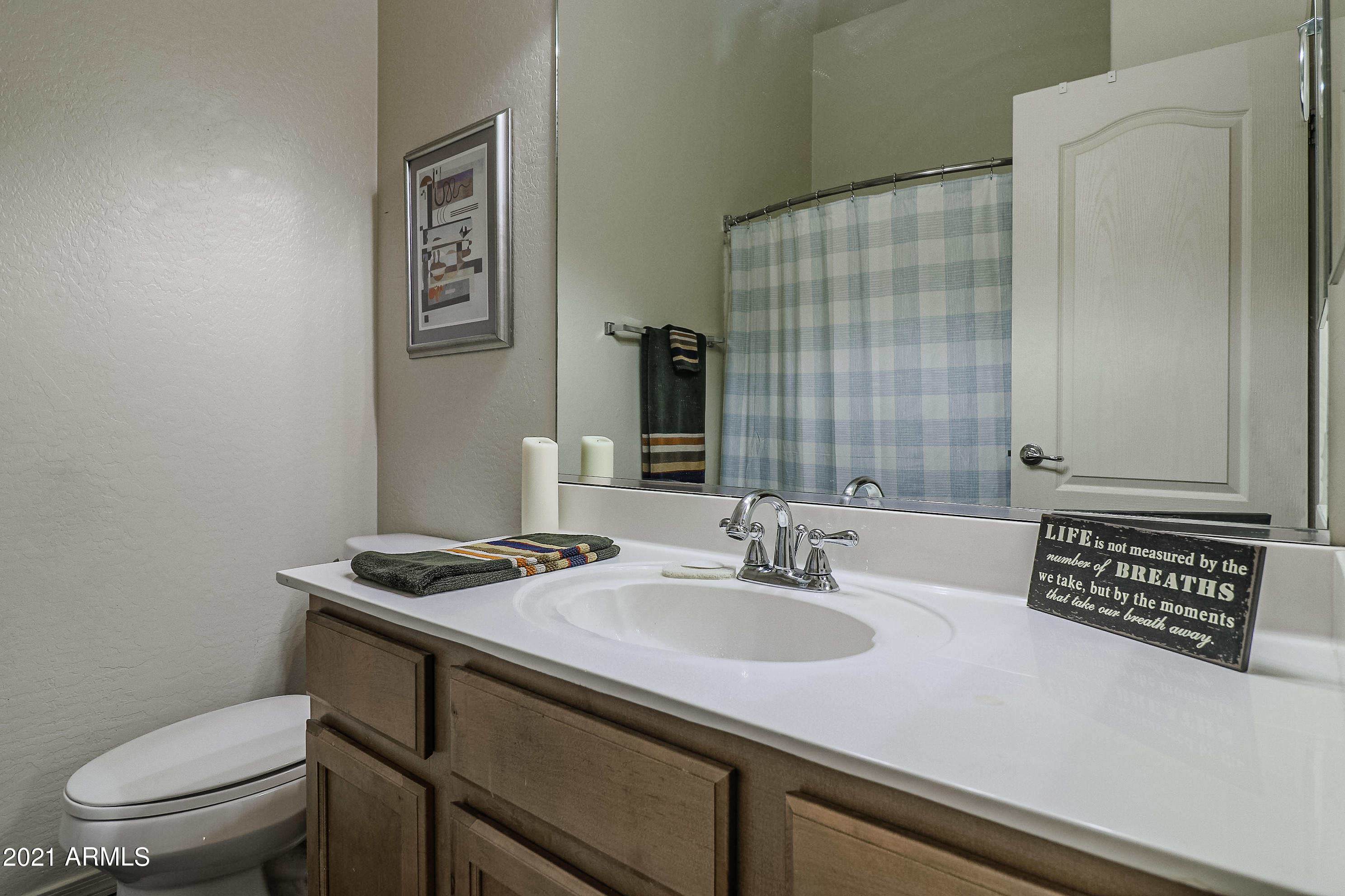 2150 East Bell Road, Unit 1114 Phoenix, AZ 85022 - Photo 23 of 29 2nd Guest Bath