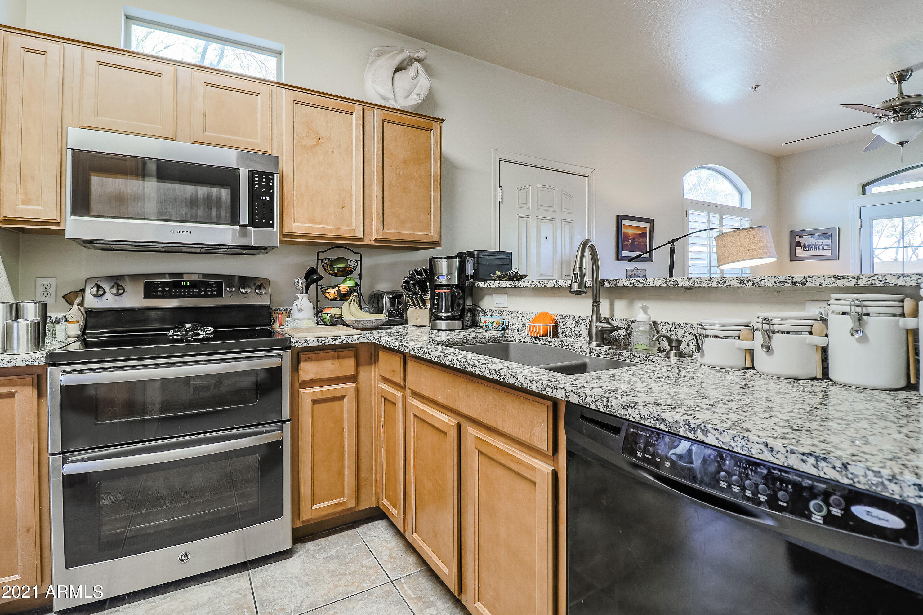 2150 East Bell Road, Unit 1114 Phoenix, AZ 85022 - Photo 3 of 29 Kitchen