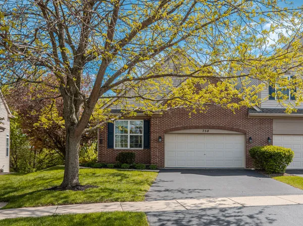 $375,000 | 758 Oak Hollow Road, Crystal Lake, IL 60014