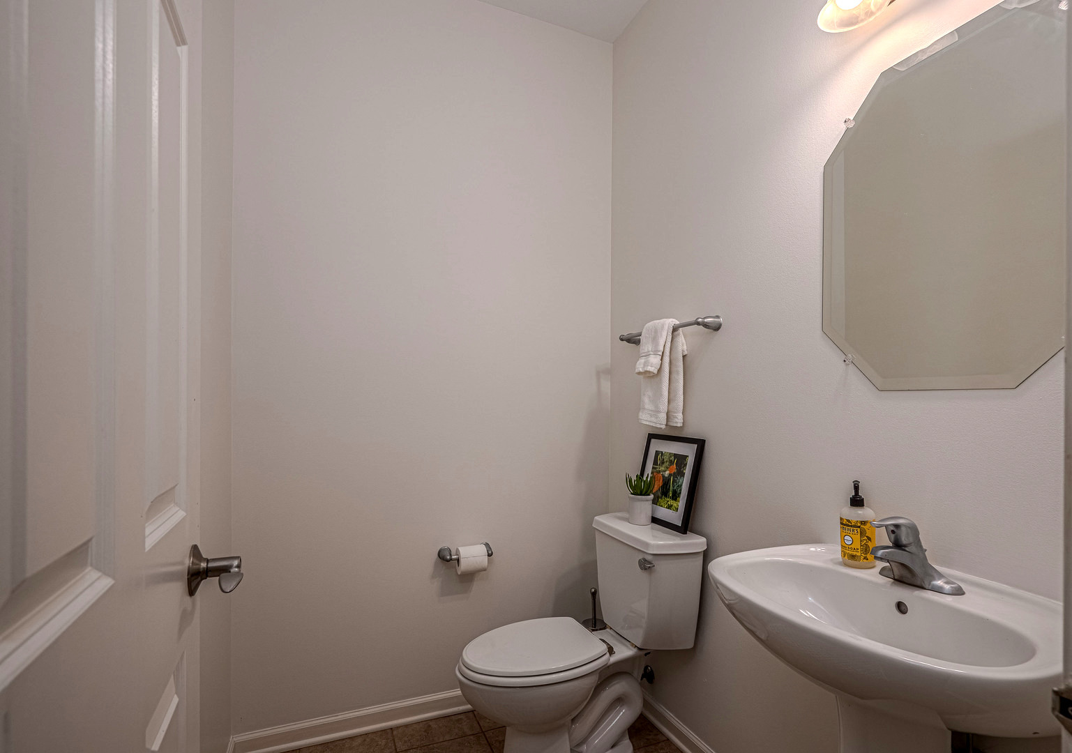 758 Oak Hollow Road Crystal Lake, IL 60014 - Photo 12 of 37