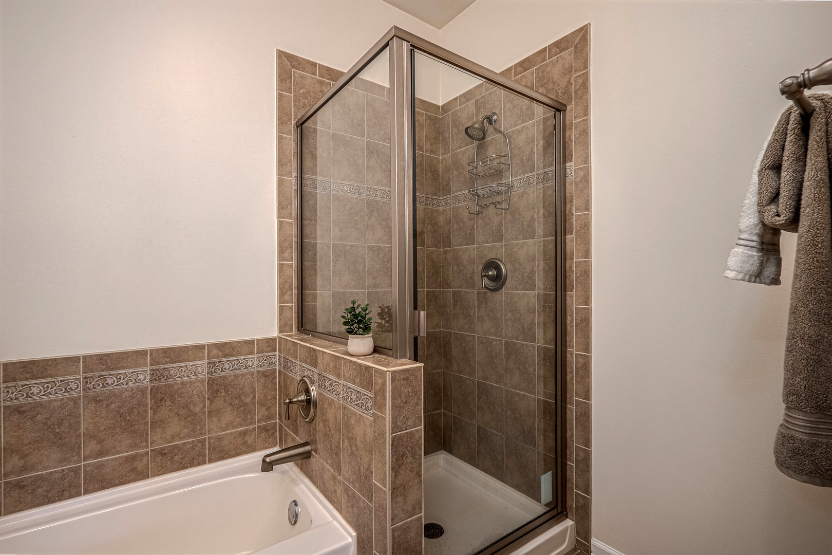 758 Oak Hollow Road Crystal Lake, IL 60014 - Photo 16 of 37