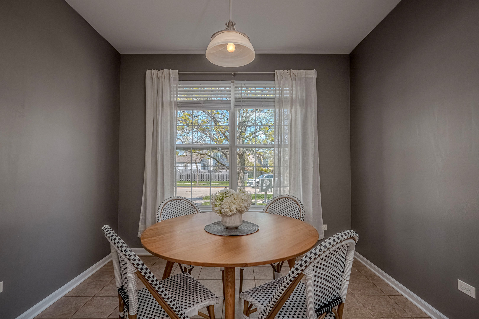 758 Oak Hollow Road Crystal Lake, IL 60014 - Photo 9 of 37