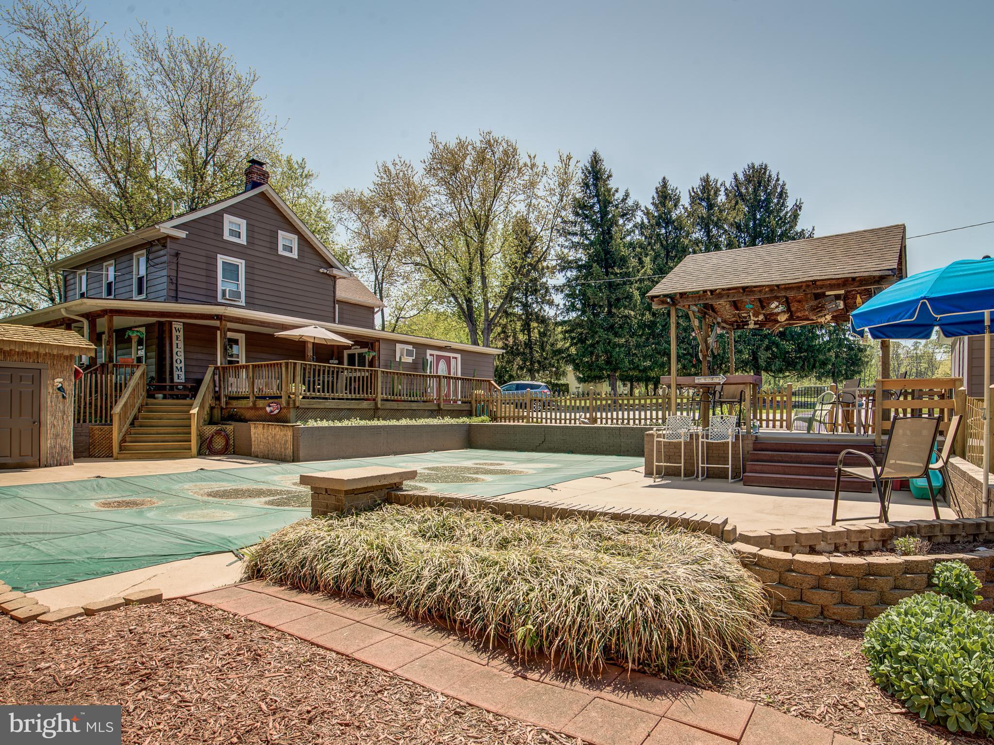 9924 Kelly Road Frederick, MD 21701 - Photo 7 of 32 Large inground pool with Tiki Bar & Pump House