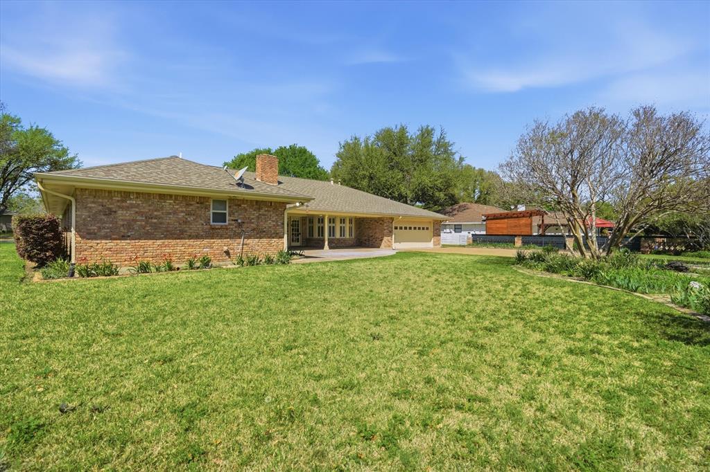 4201 Winding Way Benbrook, TX 76126 - Photo 4 of 40