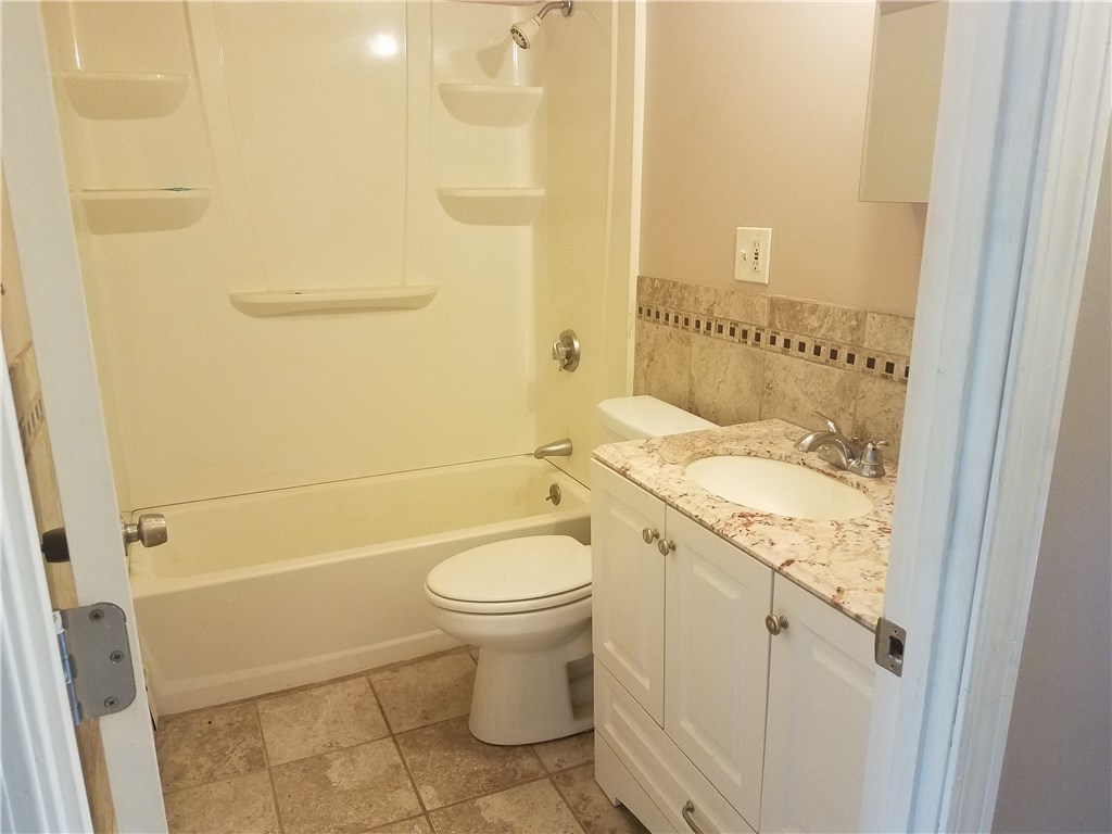 96 Brayton Road Tiverton, RI 02878 - Photo 10 of 18 96 Brayton Road Tiverton, RI 02878