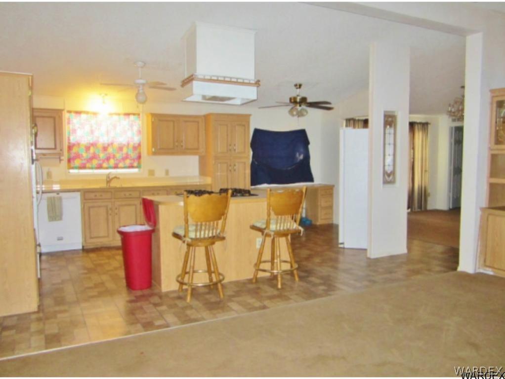 709 Aztec Road Golden Valley, AZ 86413 - Photo 14 of 36 IslandBreakfast Bar