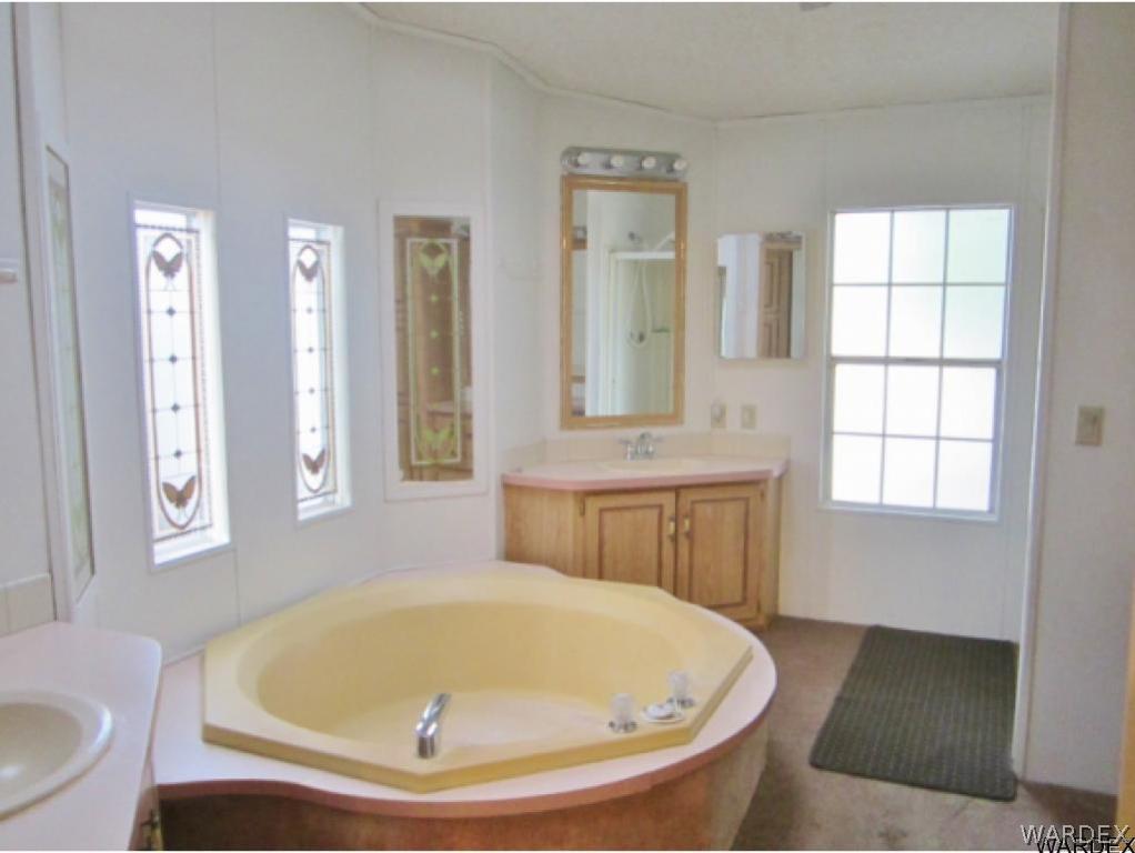 709 Aztec Road Golden Valley, AZ 86413 - Photo 18 of 36 Master Bathroom