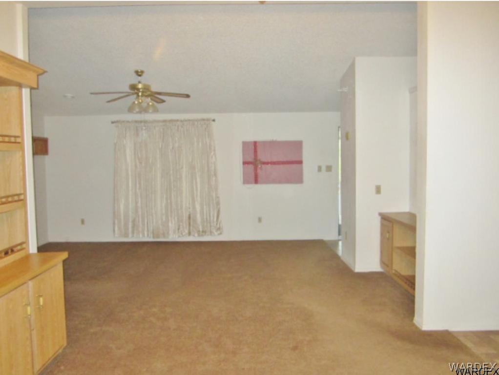 709 Aztec Road Golden Valley, AZ 86413 - Photo 5 of 36 Living Room