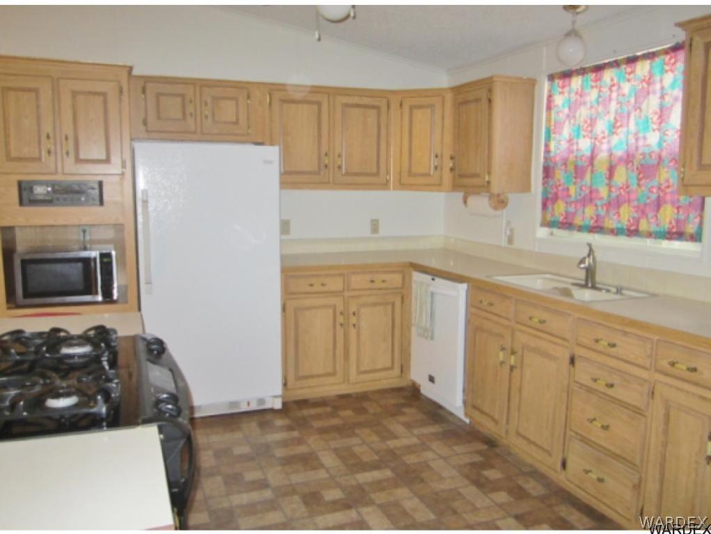 709 Aztec Road Golden Valley, AZ 86413 - Photo 10 of 36 Dishwasher