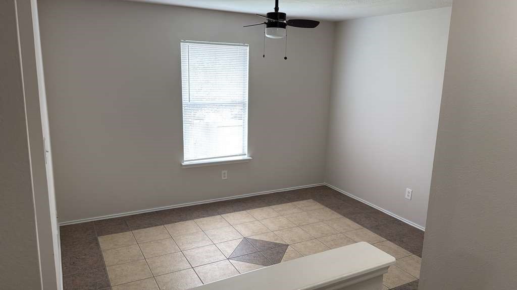 6622 Sutton Meadows Drive Houston, TX 77086 - Photo 20 of 45 an empty room with a window