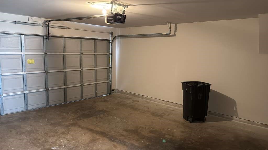 6622 Sutton Meadows Drive Houston, TX 77086 - Photo 41 of 45 a view of a livingroom with closet