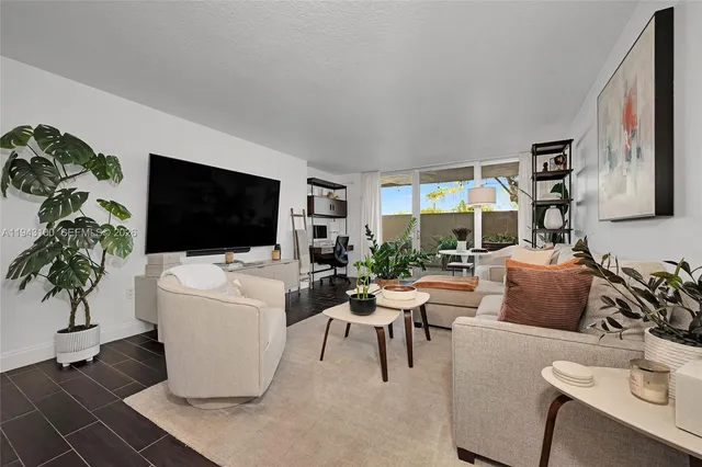 $330,000 | 10875 Southwest 112th Avenue, Unit 118, Miami, FL 33176