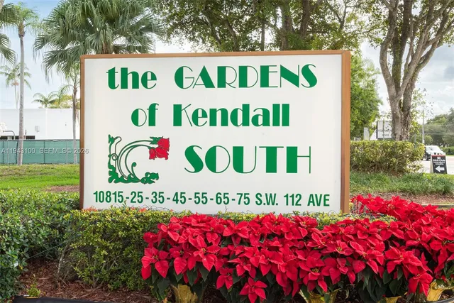 a view of a tennis court