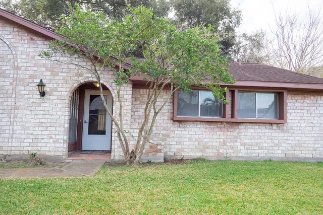 $235,000 | 11607 High Star Drive, Houston, TX 77072