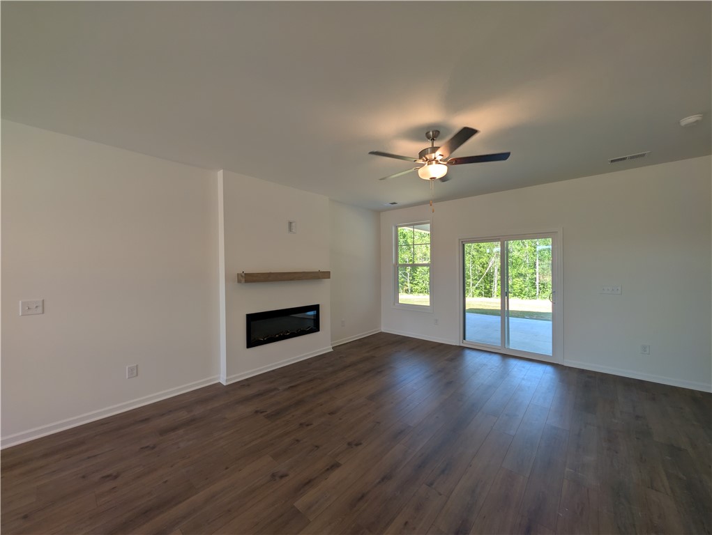 204 Bellflower Lane Pendleton, SC 29670 - Photo 11 of 22 Living Room