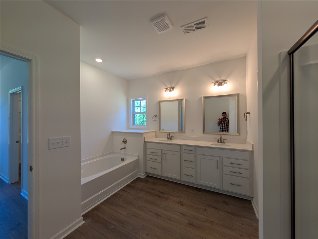 204 Bellflower Lane Pendleton, SC 29670 - Photo 17 of 22 Primary Bathroom