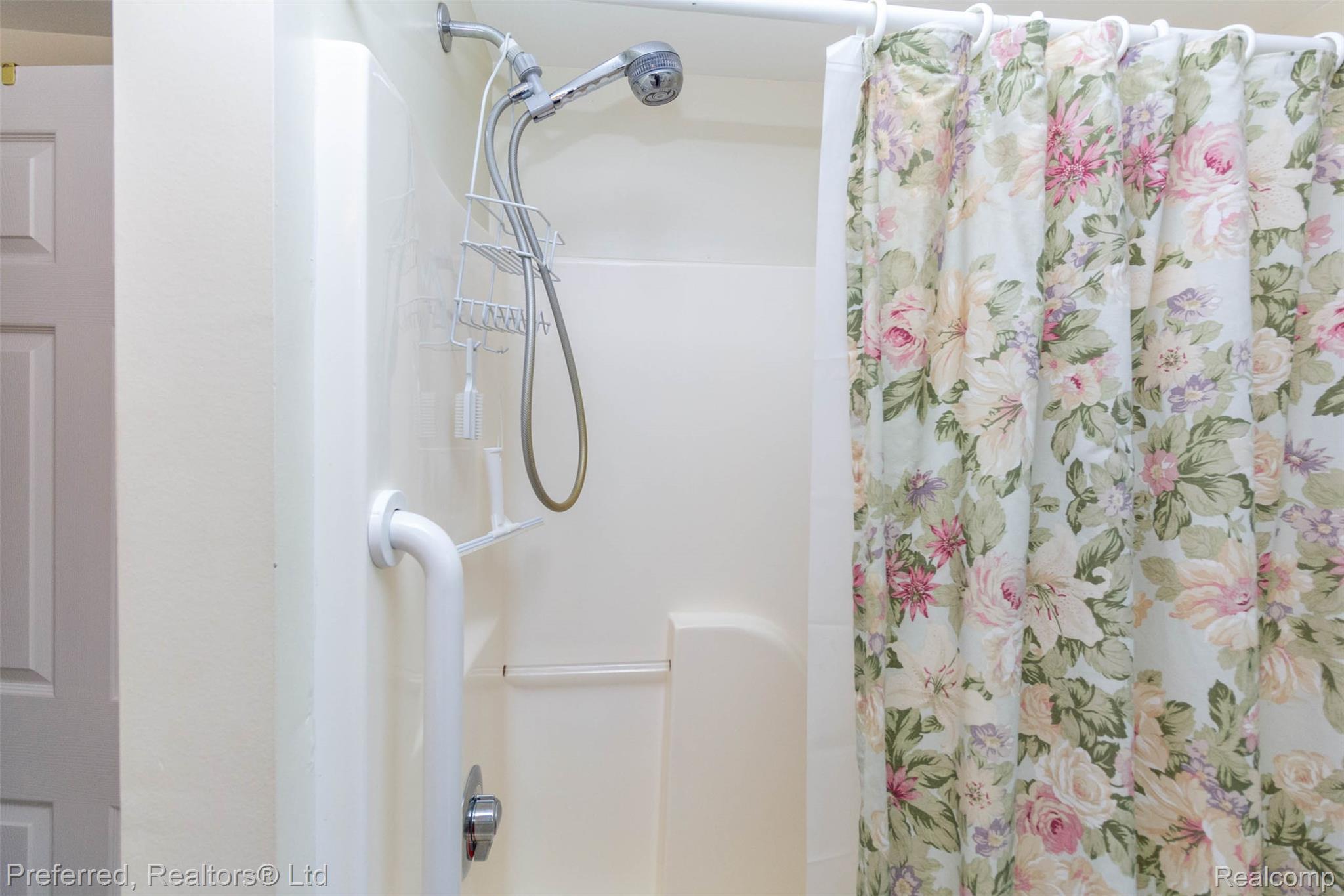 9840 Currie Road Northville, MI 48167 - Photo 24 of 62 Full bath with shower / tub combo