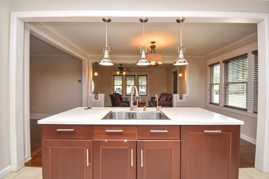 92 Corona Street Springfield, MA 01104 - Photo 5 of 29 Gallery Image 5