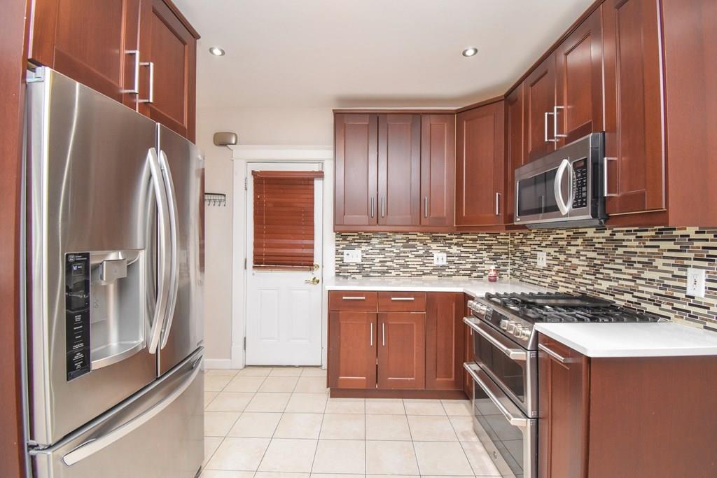 92 Corona Street Springfield, MA 01104 - Photo 6 of 29 Gallery Image 6