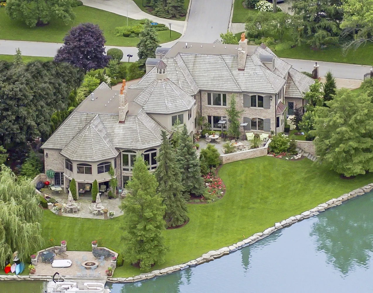 561 West 58th Street Hinsdale, IL 60521 - Photo 2 of 87 an aerial view of a house
