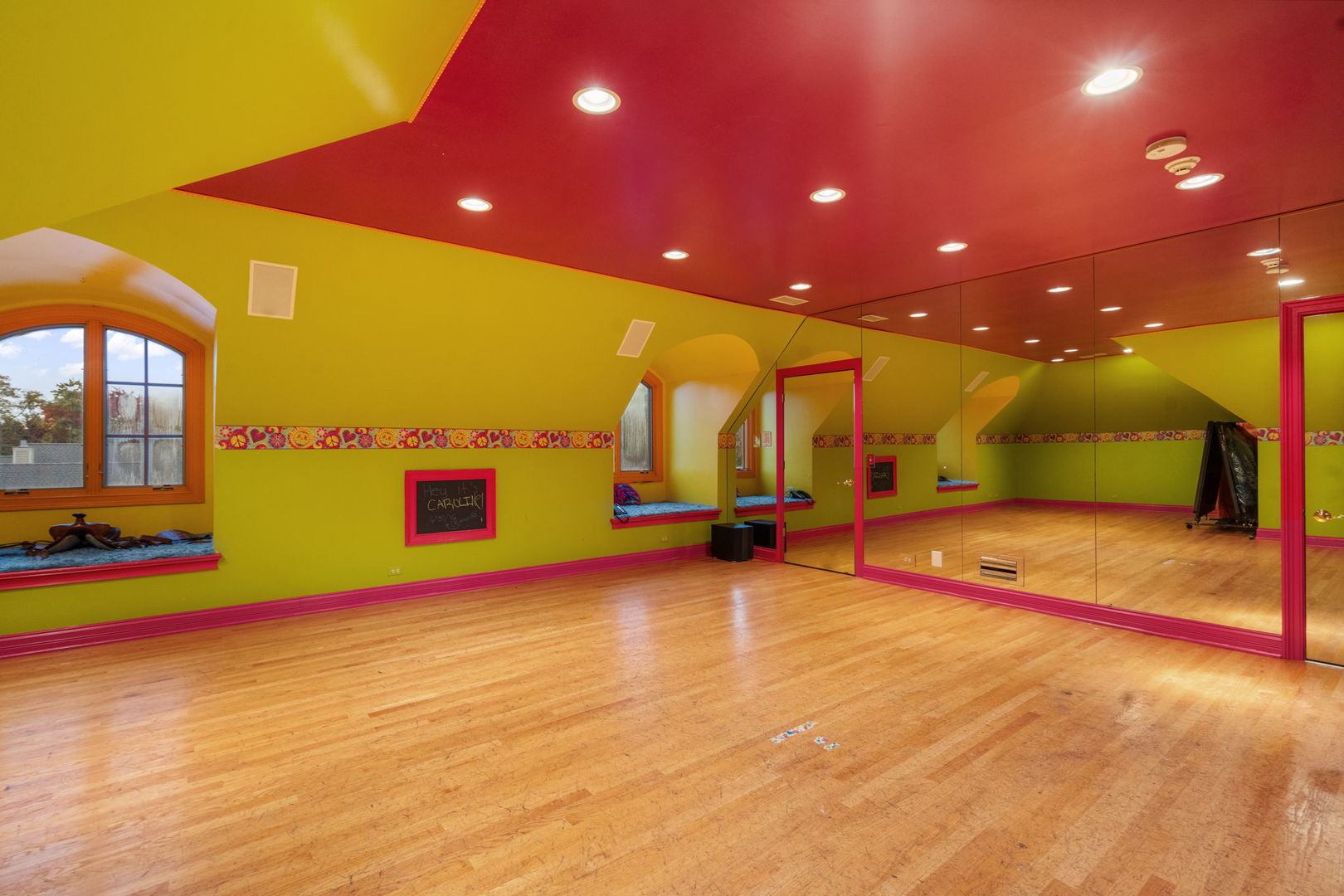 561 West 58th Street Hinsdale, IL 60521 - Photo 48 of 87 a view of an empty room with a entertaining space