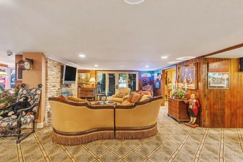$4,795,000 | 561 West 58th Street, Hinsdale, IL 60521
