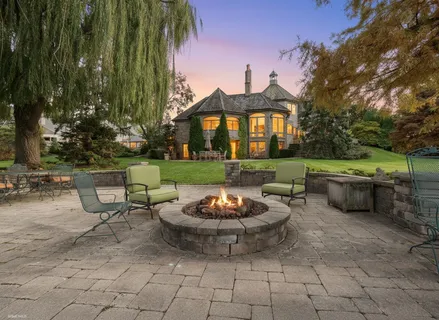 $4,795,000 | 561 West 58th Street, Hinsdale, IL 60521
