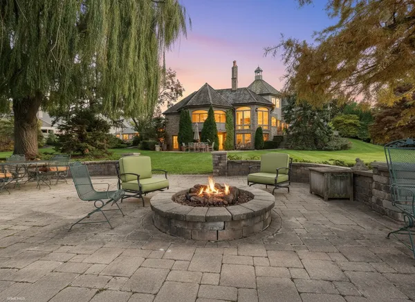 $4,500,000 | 561 West 58th Street, Hinsdale, IL 60521