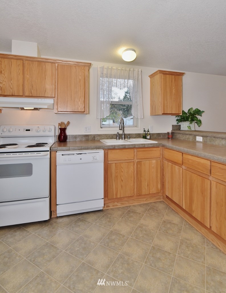 4212 Heather Road Bremerton, WA 98312 - Photo 11 of 28 Gallery Image 11