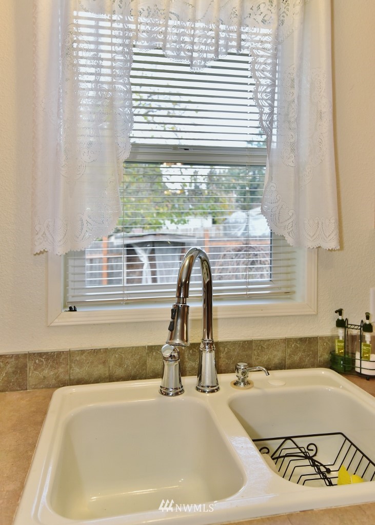 4212 Heather Road Bremerton, WA 98312 - Photo 13 of 28 Gallery Image 13