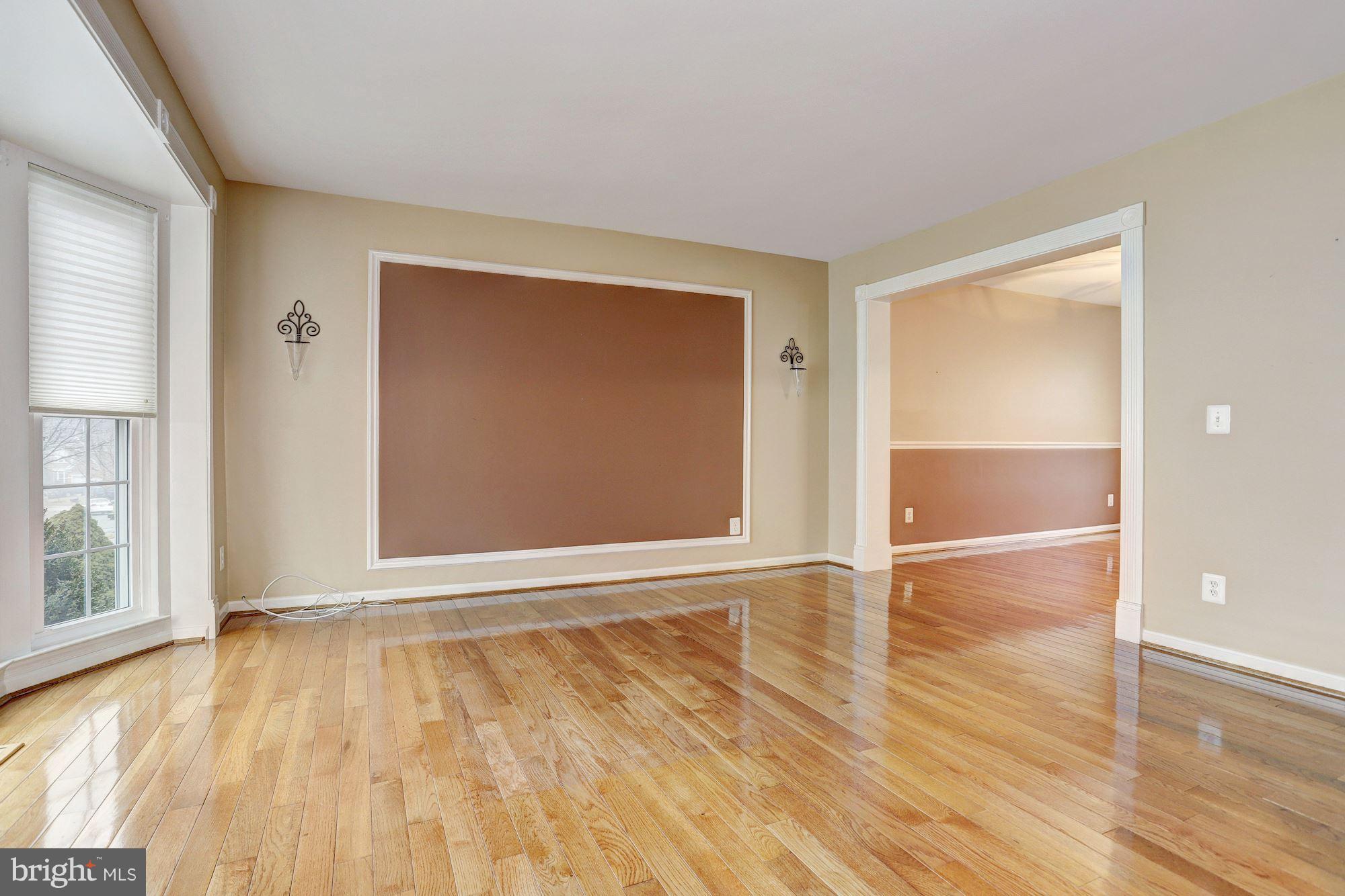 8140 Rose Haven Road Baltimore, MD 21237 - Photo 3 of 30 Living Room