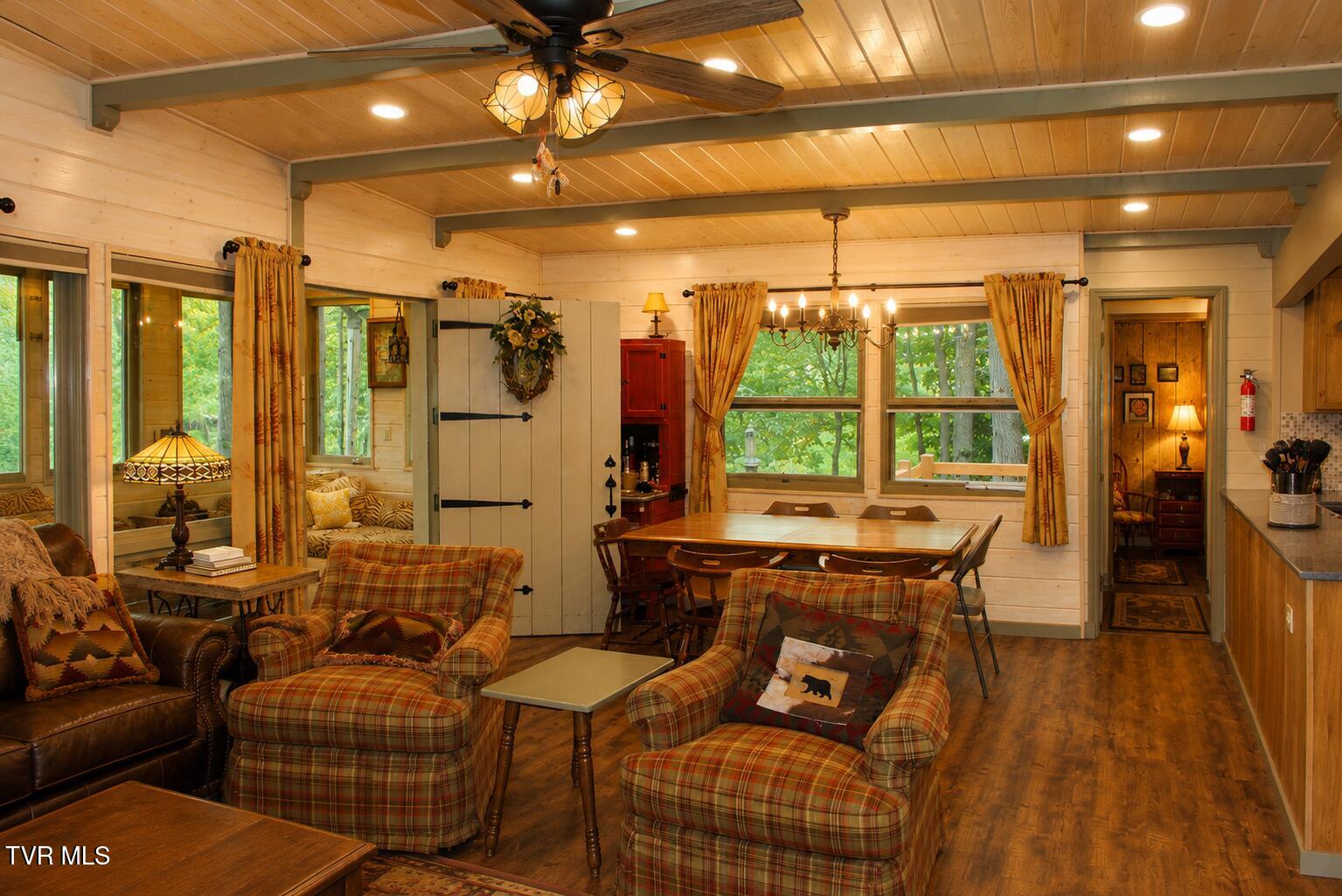 282 Ripshin Lake Road Roan Mountain, TN 37687 - Photo 50 of 72 Living room 4