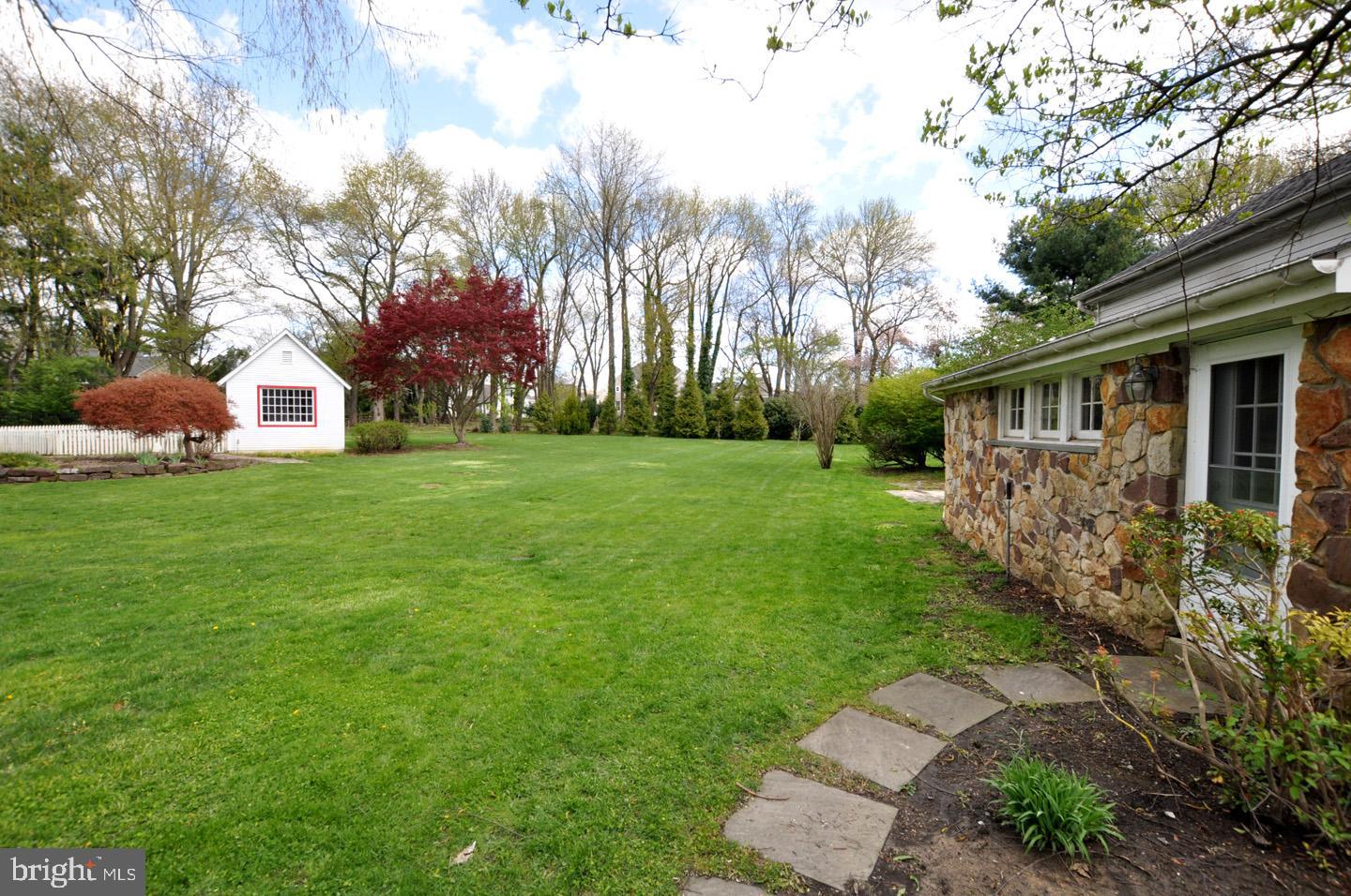 807 Fernwood Road Moorestown, NJ 08057 - Photo 7 of 51 Lucious backyard