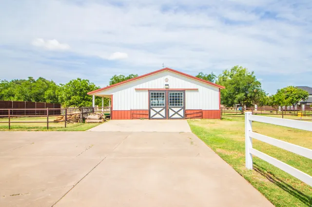 $990,000 | 5204 County Road 1440, Lubbock, TX 79407