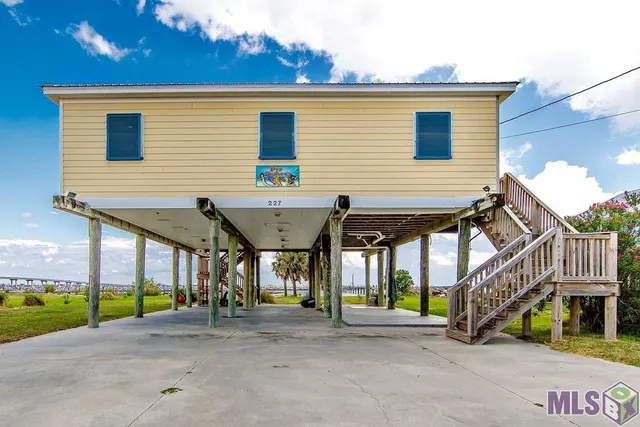 $450,000 | 227 Central Avenue, Grand Isle, LA 70358