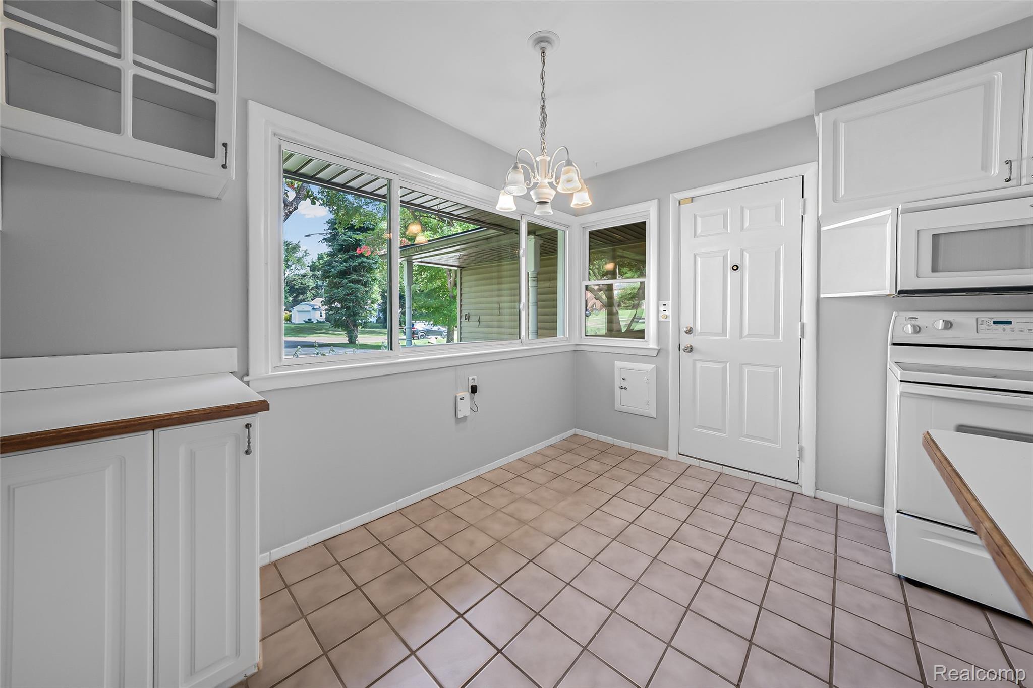 2329 Rutherford Road Bloomfield Hills, MI 48302 - Photo 41 of 46 2329 Rutherford Rd Bloomfield HDR-135.jpg
