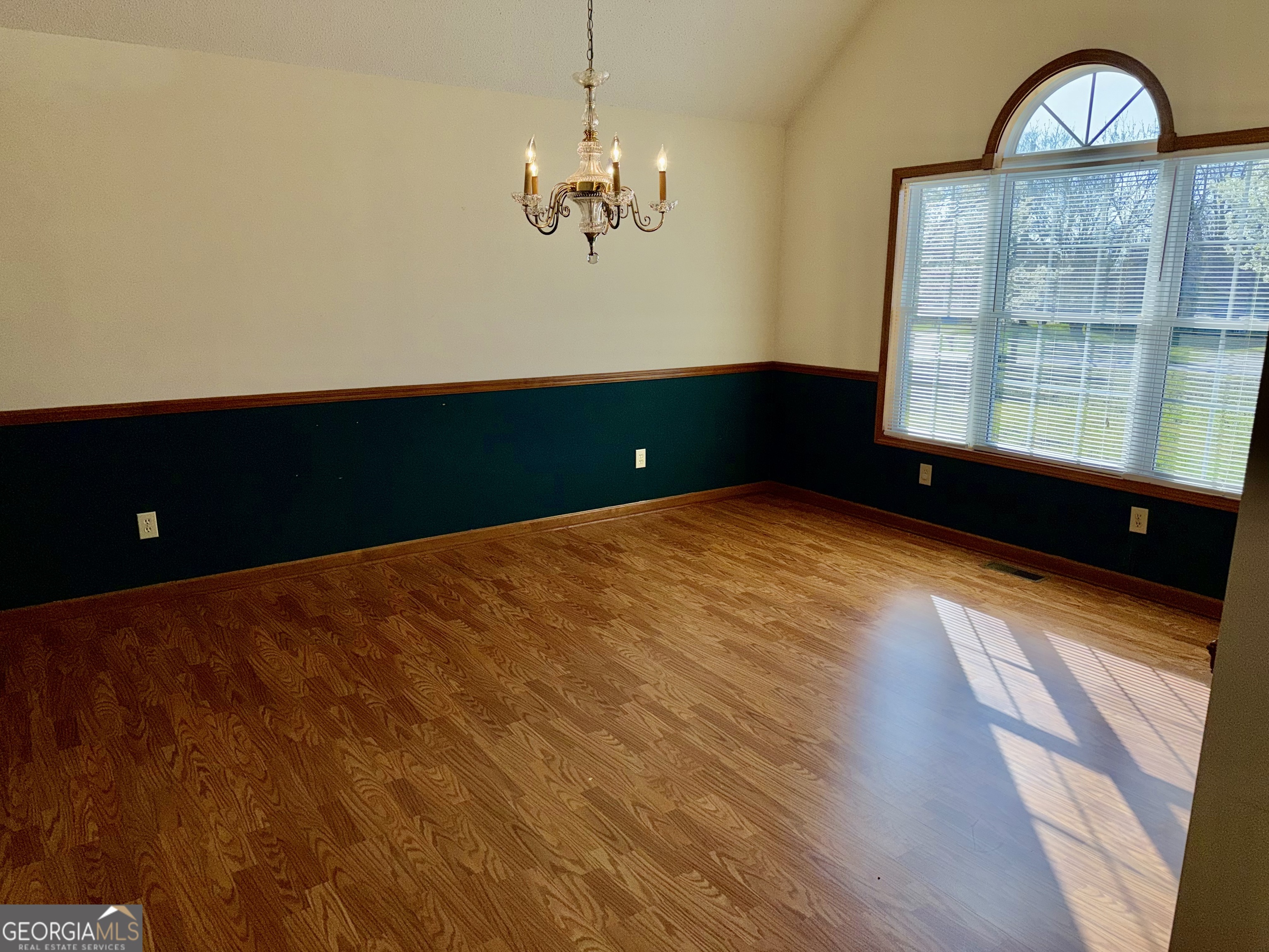 494 Broad Street Bowman, GA 30624 - Photo 18 of 65 an empty room with windows