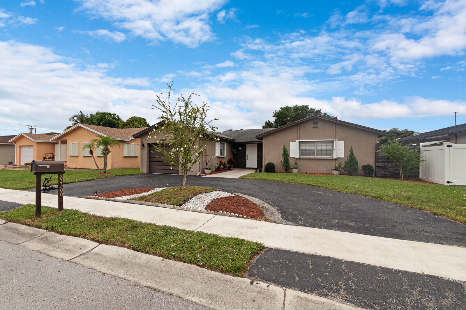 22300 Southwest 65th Avenue Boca Raton, FL 33428 - Photo 1 of 34 05_HD22300_SW_65th_Ave5_mls