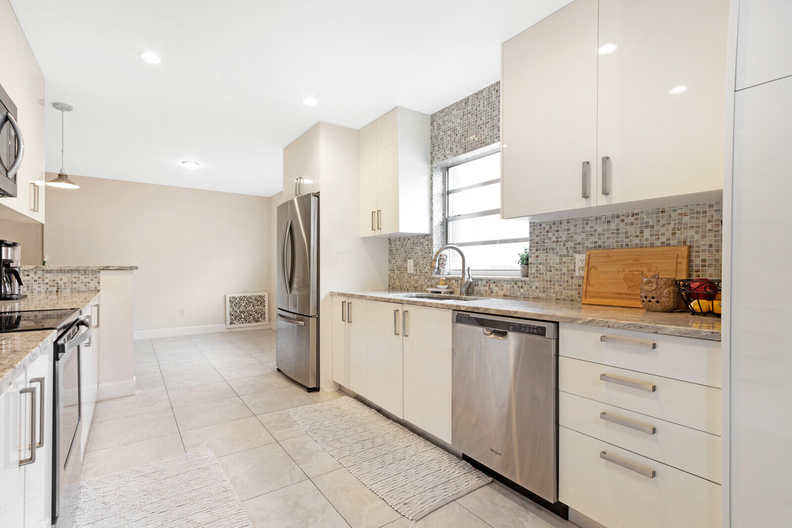 22300 Southwest 65th Avenue Boca Raton, FL 33428 - Photo 11 of 34 15_HD22300_SW_65th_Ave15_mls