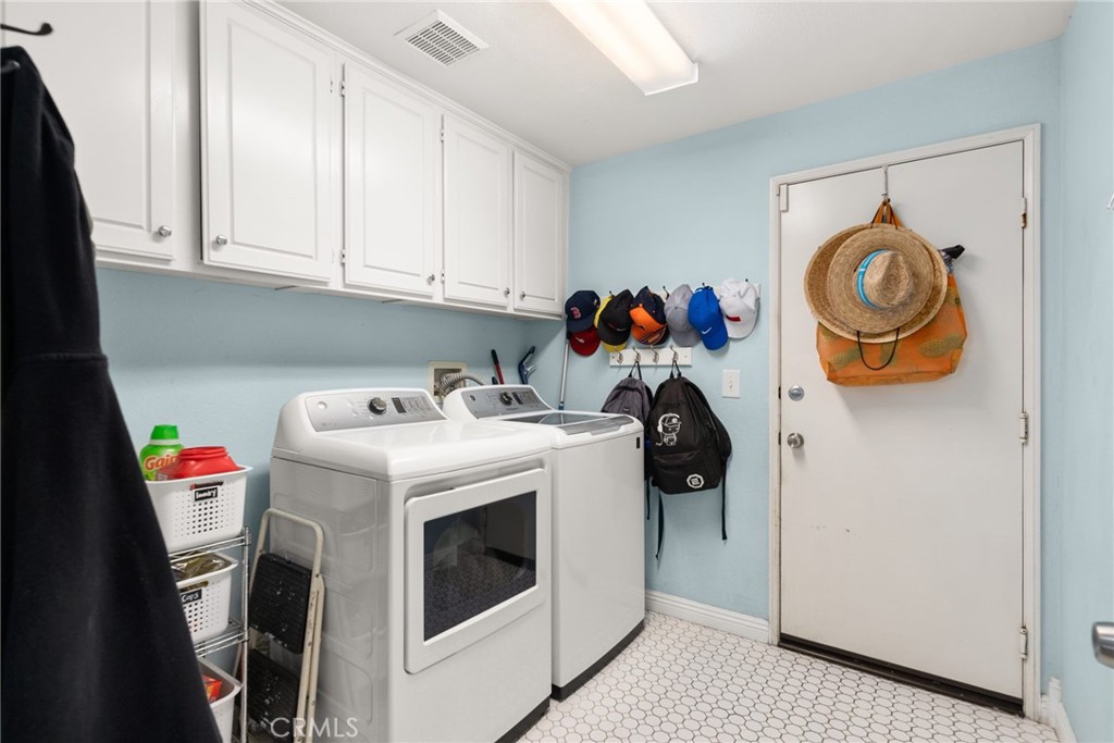 29602 Cool Meadow Drive Menifee, CA 92584 - Photo 10 of 31 a utility room with dryer and washer