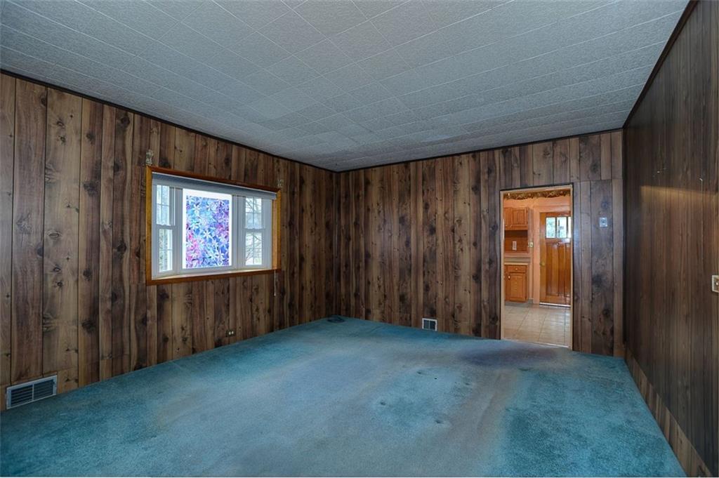 1514 Poplar Street McKees Rocks, PA 15136 - Photo 4 of 15 Living Room