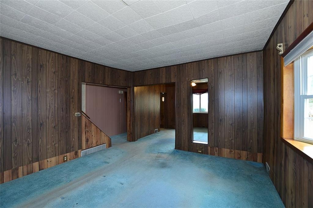 1514 Poplar Street McKees Rocks, PA 15136 - Photo 5 of 15 Living Room