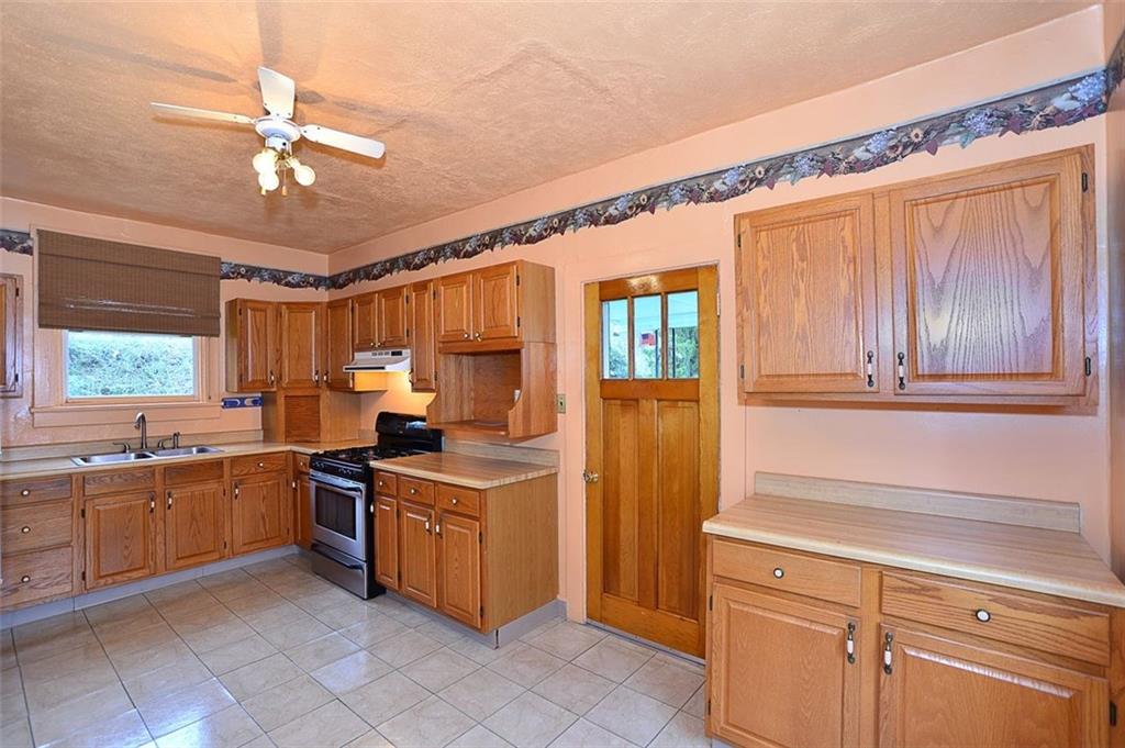 1514 Poplar Street McKees Rocks, PA 15136 - Photo 6 of 15 Kitchen