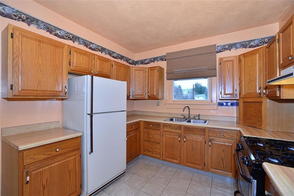 1514 Poplar Street McKees Rocks, PA 15136 - Photo 7 of 15 Kitchen