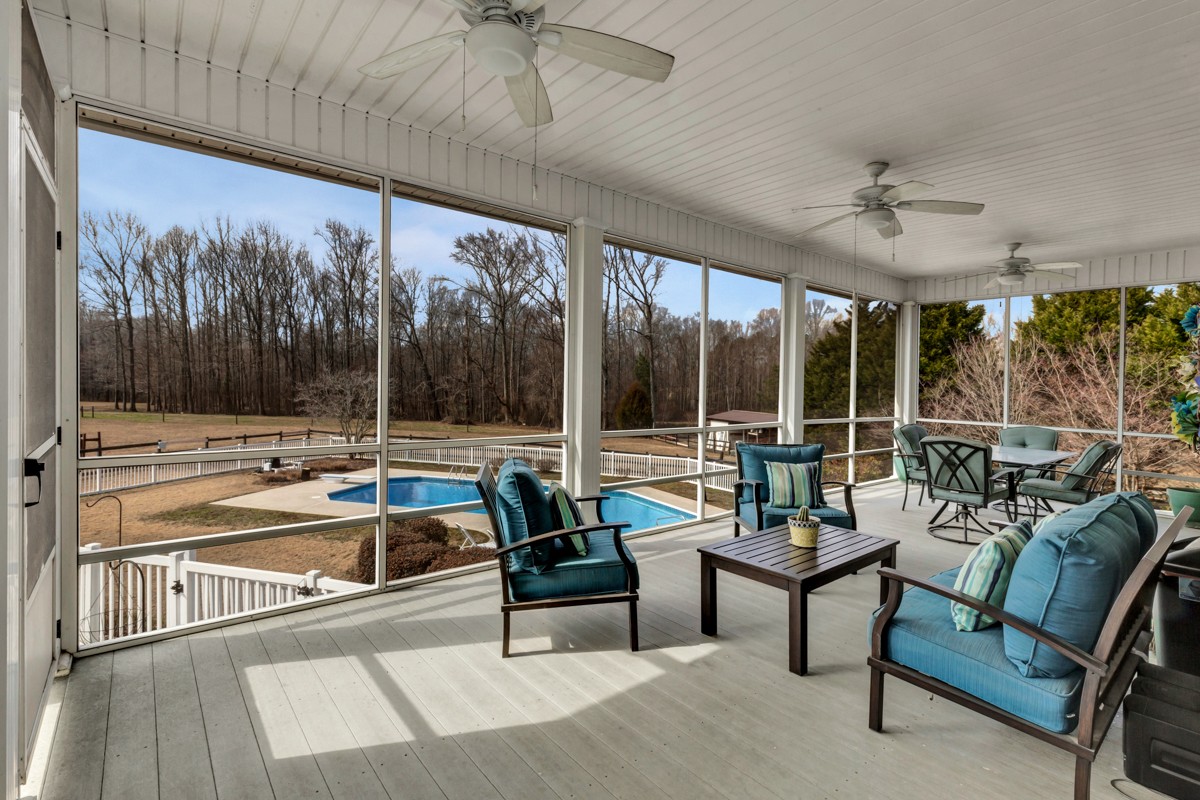 18789 Wells Road Athens, AL 35613 - Photo 21 of 40 a living room with furniture and a large window