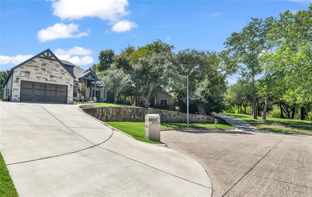 $459,900 | 305 Familia Court, Azle, TX 76020