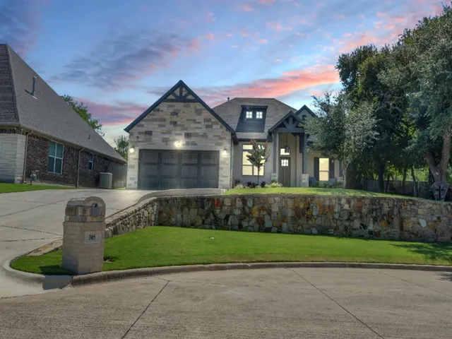$474,900 | 305 Familia Court, Azle, TX 76020